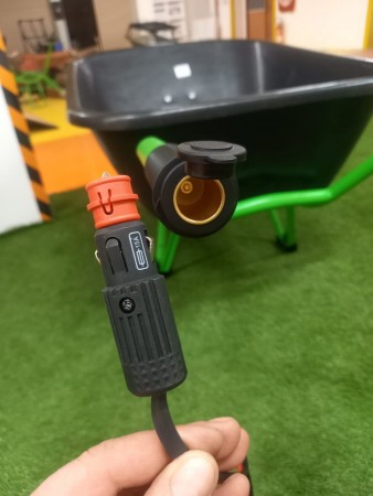 Enkel lading av batteriet - til din BRAVO El. trillebår